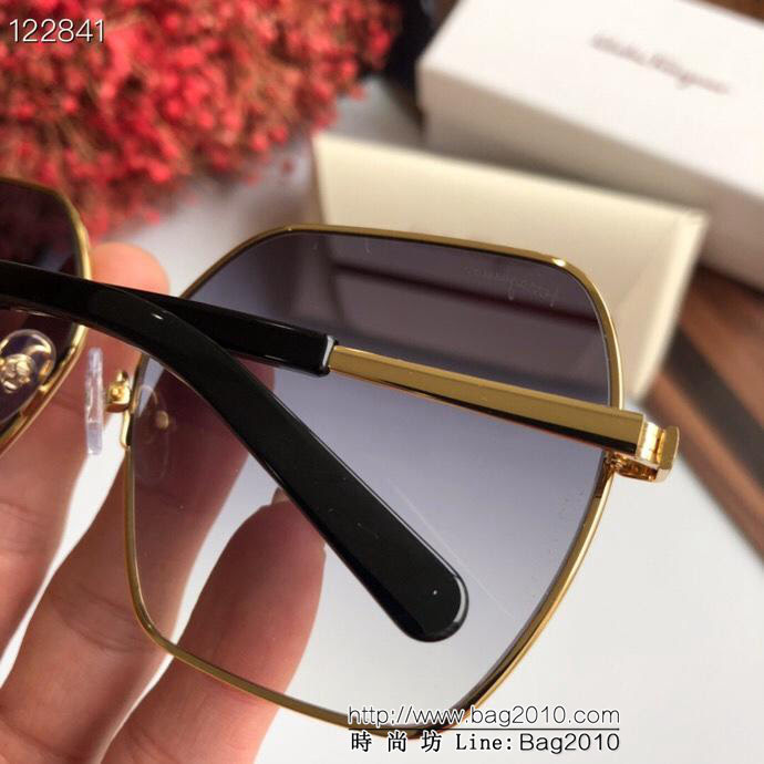 Ferragamo菲拉格慕 2019新款 女款太陽鏡 SF901   lly1345